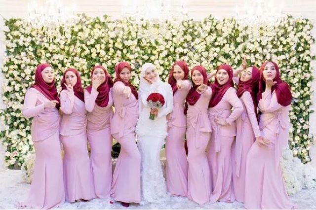 25 Model Baju  Seragam  Keluarga  Pengantin Muslimah Terbaru 