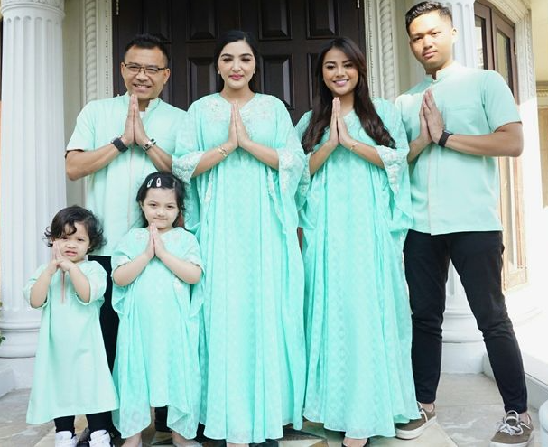 baju lebaran keluarga artis Anang Ashanty