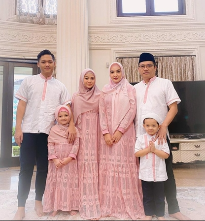 Baju Muslim Lebaran Keluarga Anang Ashanty Plus anak
