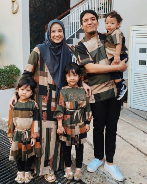Model baju lebaran Couple keluarga tanah abang Terbaru