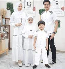 Baju couple keluarga warna putih