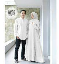Baju putih couple untuk prewedding
